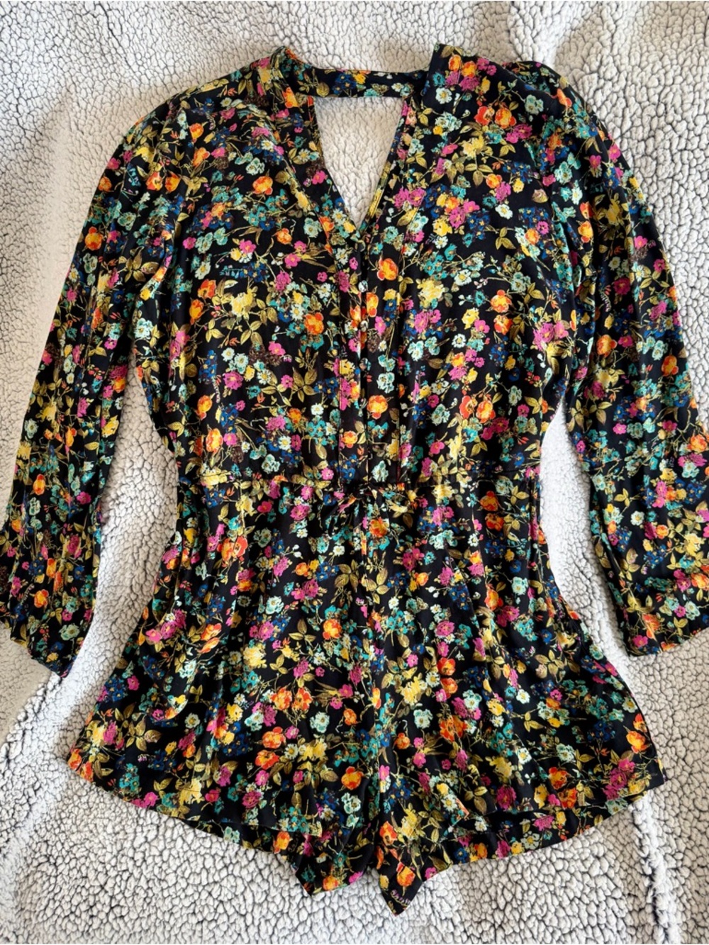 Jessica Simpson- Aurelia Floral Black V-Neck Long-Sleeve Women's Shorts Romper